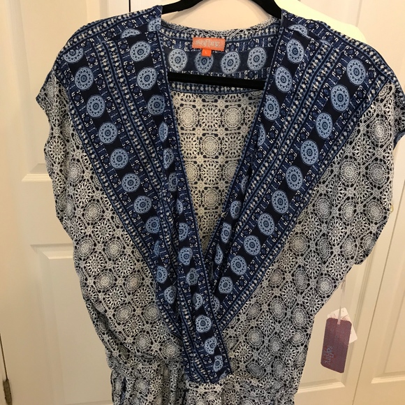 Very Cute Medallion Print Jumpsuit - NWT - Picture 3 of 7